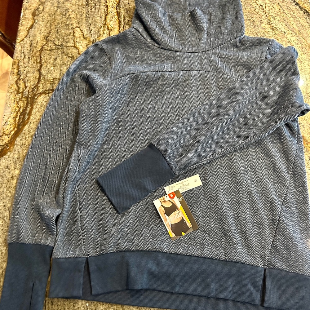 New with Tags: Blue Avia Pullover (Size Small)